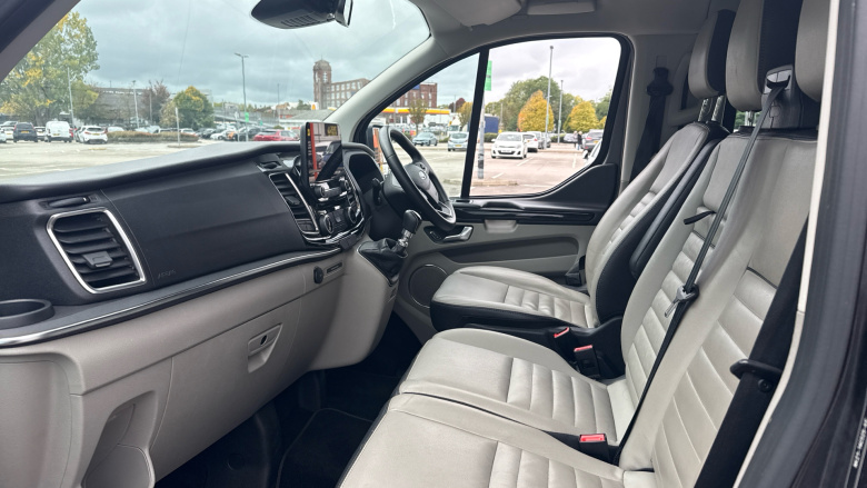 Ford Tourneo Custom Transit Custom Tourneo L2 Diesel Fwd 2.0 EcoBlue 150ps Low Roof 8 Seater Titanium